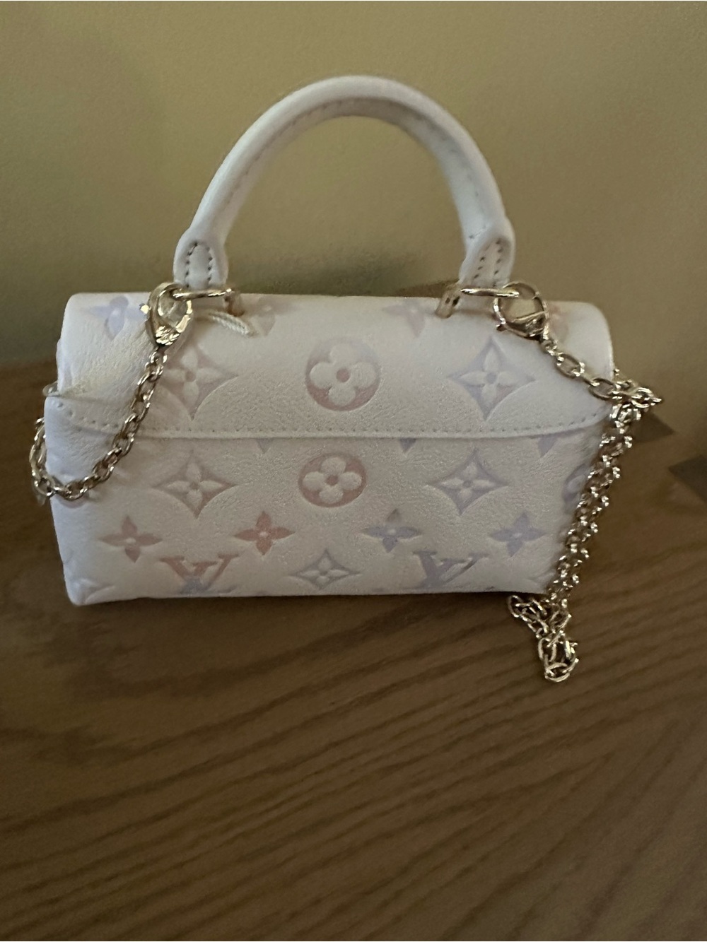 LOUIS VUITTON Madeleine NANO
Handbag Women's 8.2×2.3x5 in
Brand New with tags. - Picture 8 of 12